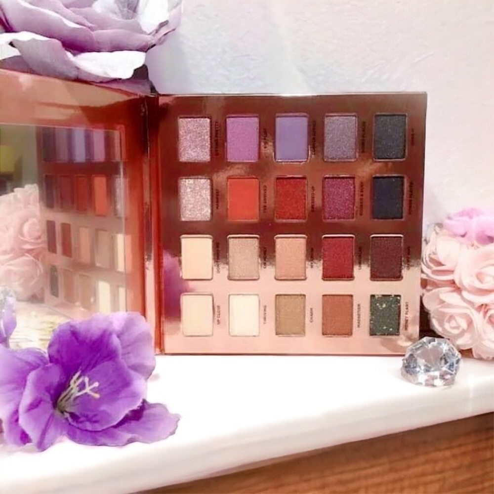 CCO SALE 🛍 ICONIC LONDON Desk to Dance Eyeshadow Palette